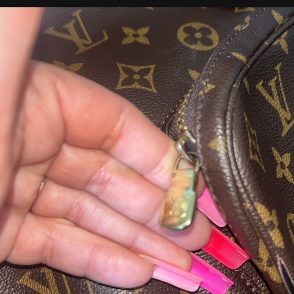 Backpack - Picture 4 of 8